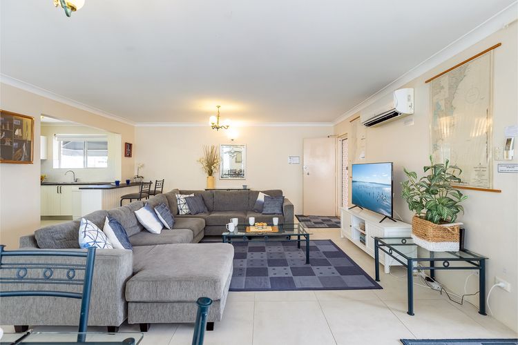 Laman Lodge, 6/15 Laman Street – Air Conditioned unit with spectacular views and free Wi-Fi