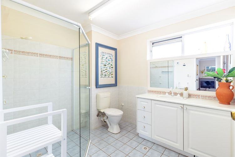 Laman Lodge, 6/15 Laman Street – Air Conditioned unit with spectacular views and free Wi-Fi