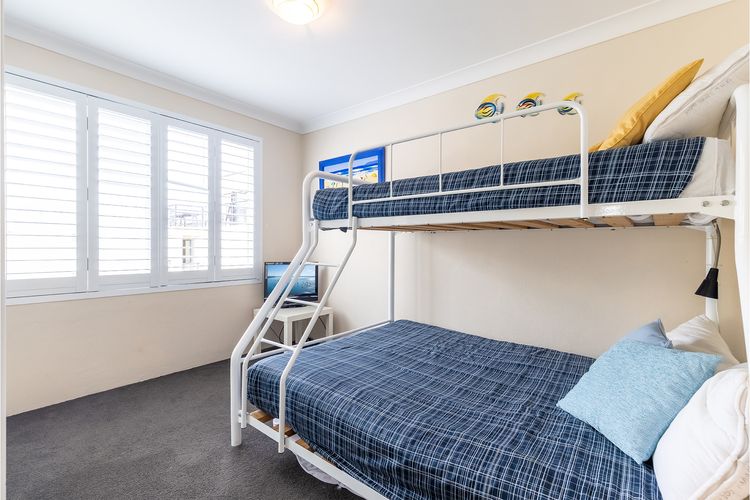 Laman Lodge, 6/15 Laman Street – Air Conditioned unit with spectacular views and free Wi-Fi