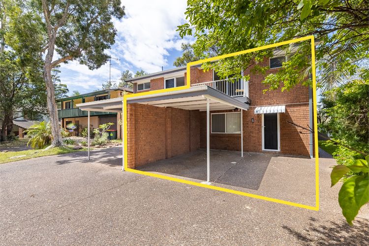 1/10 Catalina Close – so close to the water