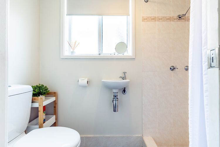 1/10 Catalina Close – so close to the water