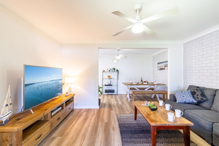 1/10 Catalina Close – so close to the water