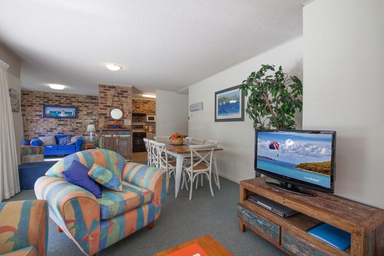 Bay Parklands, 62/2 Gowrie Avenue – WIFI, Pool, Tennis, Water Views & Aircon