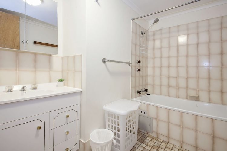 Bay Parklands, 62/2 Gowrie Avenue – WIFI, Pool, Tennis, Water Views & Aircon