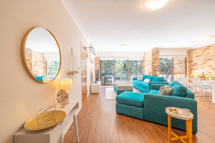 Bay Parklands, 69/2 Gowrie Avenue – large unit with views, pool, tennis court & spa