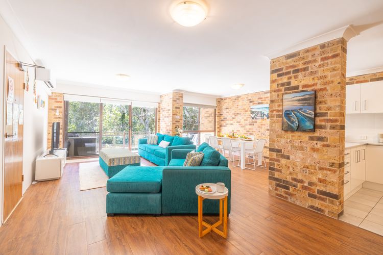 Bay Parklands, 69/2 Gowrie Avenue – large unit with views, pool, tennis court & spa