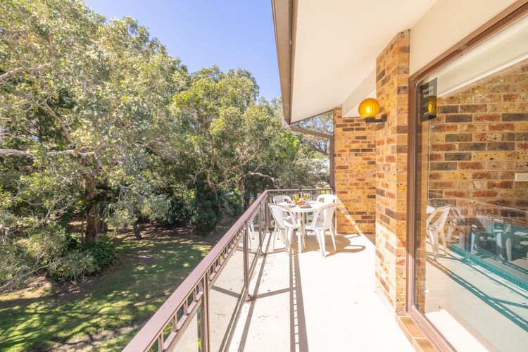 Bay Parklands, 69/2 Gowrie Avenue – large unit with views, pool, tennis court & spa