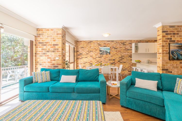 Bay Parklands, 69/2 Gowrie Avenue – large unit with views, pool, tennis court & spa