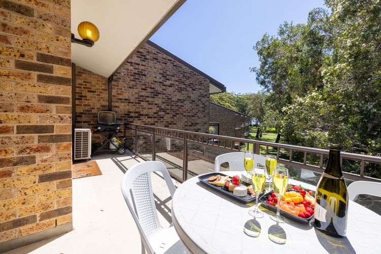 Bay Parklands, 69/2 Gowrie Avenue – large unit with views, pool, tennis court & spa