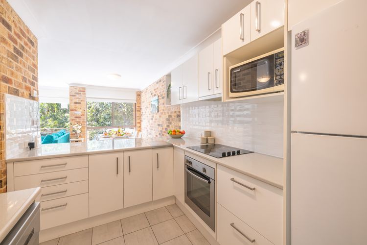 Bay Parklands, 69/2 Gowrie Avenue – large unit with views, pool, tennis court & spa