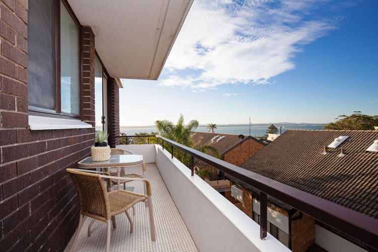 Bellevue, 7/4 Donald Street – renovated unit with air con and Wi-Fi with views & central to CBD