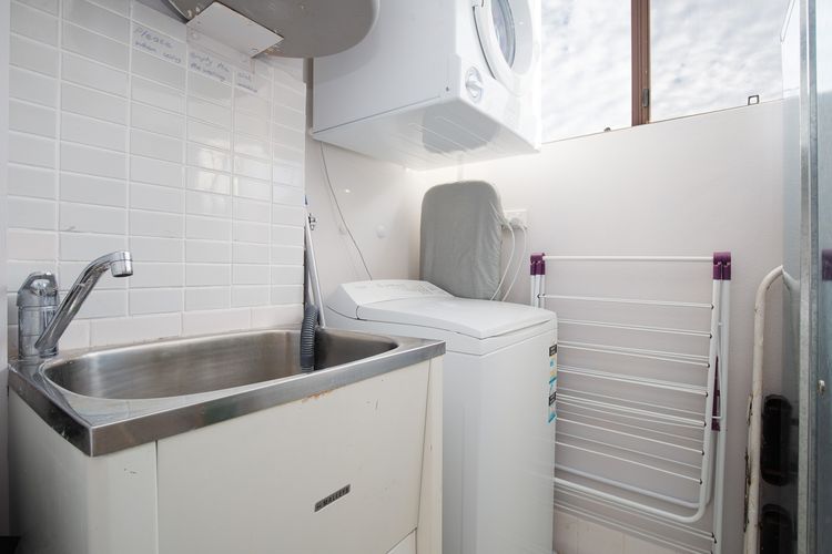 Bellevue, 7/4 Donald Street – renovated unit with air con and Wi-Fi with views & central to CBD