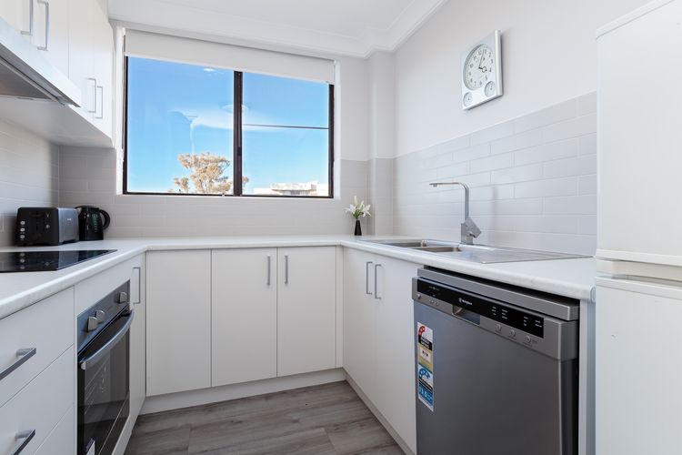 Bellevue, 7/4 Donald Street – renovated unit with air con and Wi-Fi with views & central to CBD