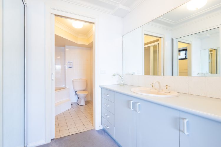 Florentine, 7/11 Columbia Close – wifi, air conditioned unit with fantastic views of Little Beach