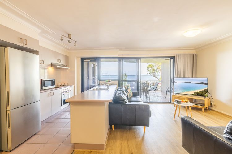 Florentine, 7/11 Columbia Close – wifi, air conditioned unit with fantastic views of Little Beach