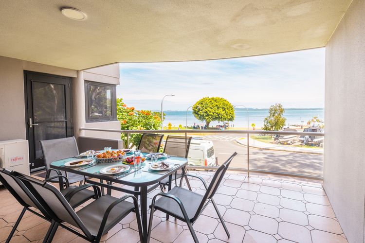 Florentine, 7/11 Columbia Close – wifi, air conditioned unit with fantastic views of Little Beach