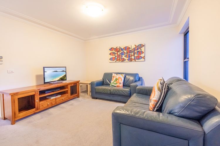 Florentine, 7/11 Columbia Close – wifi, air conditioned unit with fantastic views of Little Beach