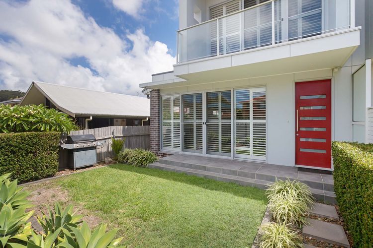 Wynne Crescent Entrance - Driveway Access & Alarm Access