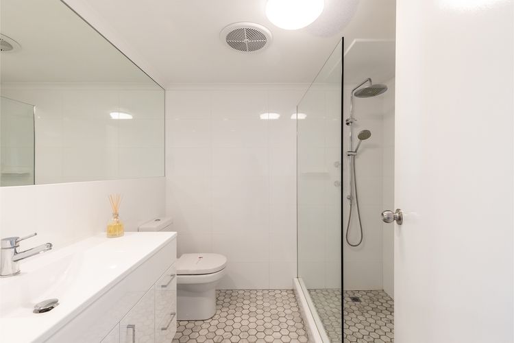 The Crest, 7/6-8 Tomaree RD – Stunning unit with Spectacular Water Views