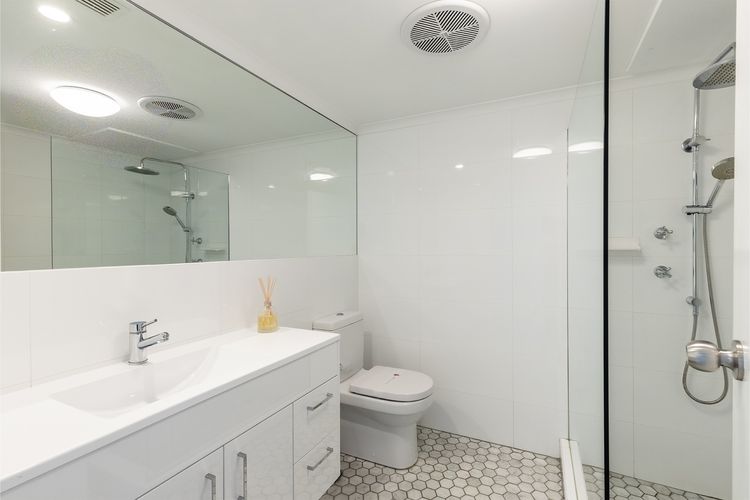 The Crest, 7/6-8 Tomaree RD – Stunning unit with Spectacular Water Views