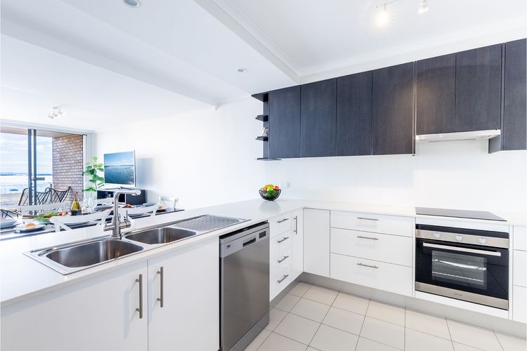 The Crest, 7/6-8 Tomaree RD – Stunning unit with Spectacular Water Views