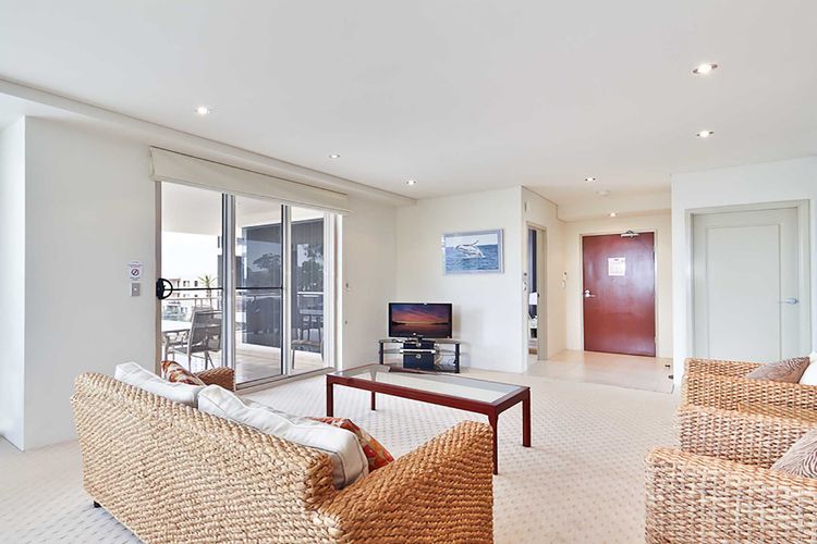 Carrington, 8/15 Government Road – spacious unit with air conditioning, lift, secure parking and close to town