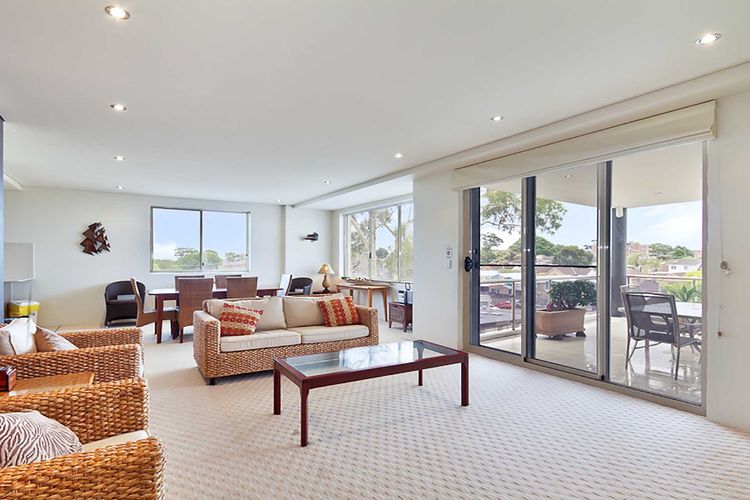 Carrington, 8/15 Government Road – spacious unit with air conditioning, lift, secure parking and close to town