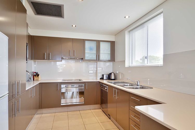 Carrington, 8/15 Government Road – spacious unit with air conditioning, lift, secure parking and close to town