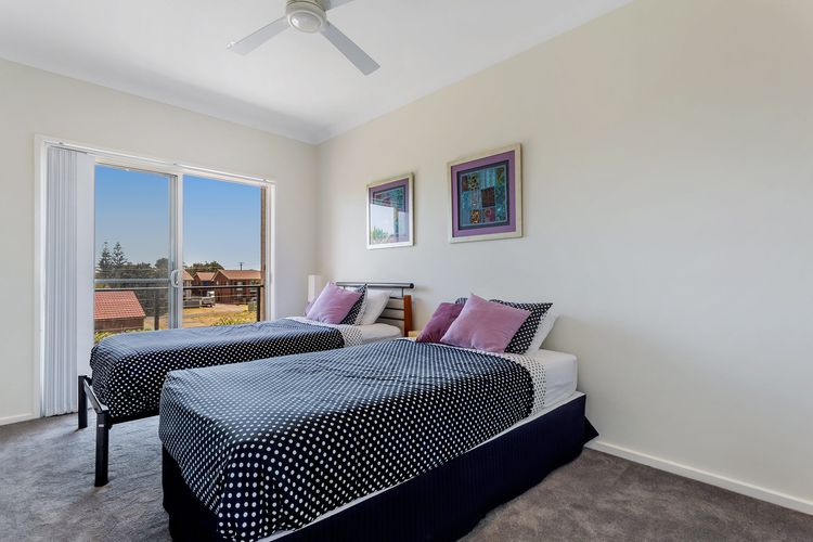 Bedroom 2 (Upstairs)