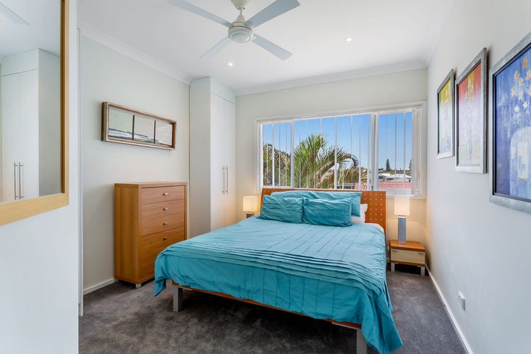 Main Bedroom (Upstairs)