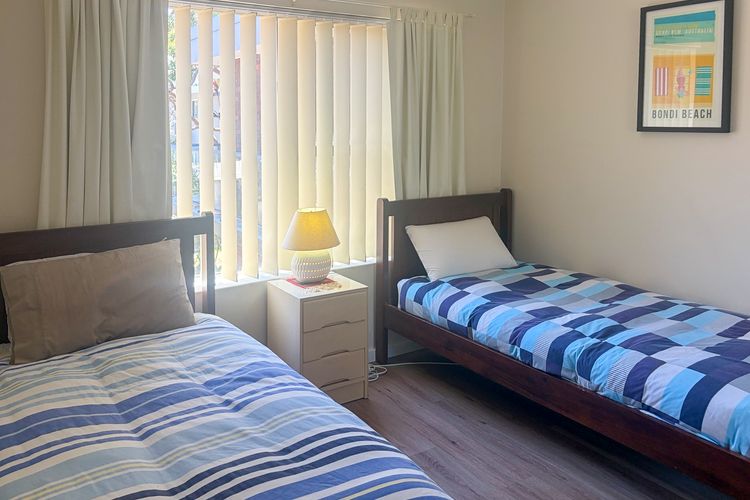 Adriana, 9/83 Ronald Avenue – fabulous views & aircon