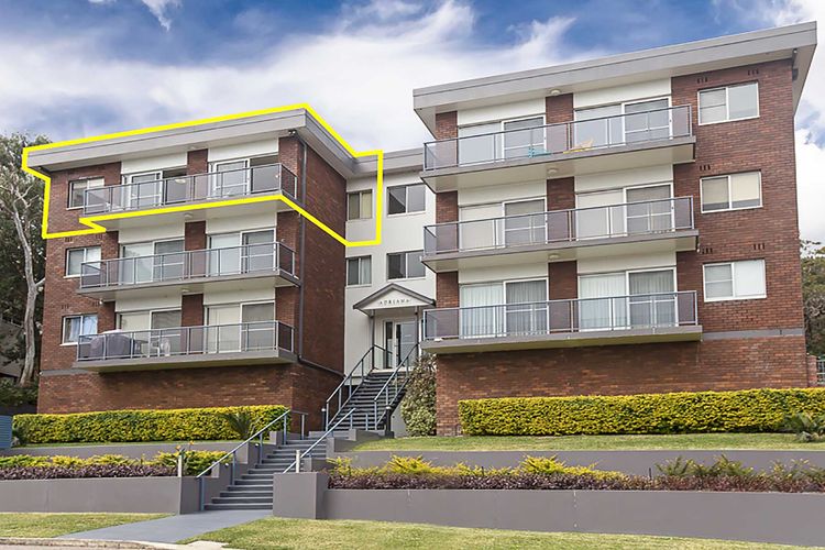 Adriana, 9/83 Ronald Avenue – fabulous views & aircon