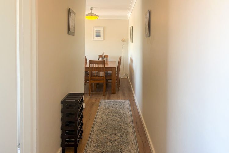 Adriana, 9/83 Ronald Avenue – fabulous views & aircon