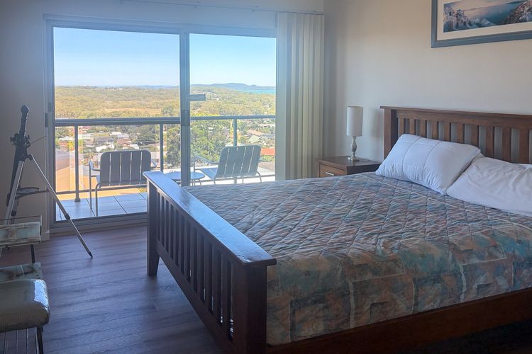 Adriana, 9/83 Ronald Avenue – fabulous views & aircon