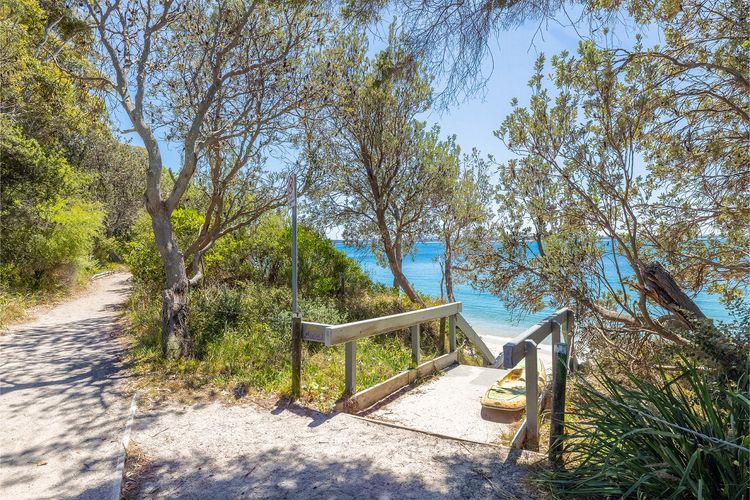 Adriana, 9/83 Ronald Avenue – fabulous views & aircon