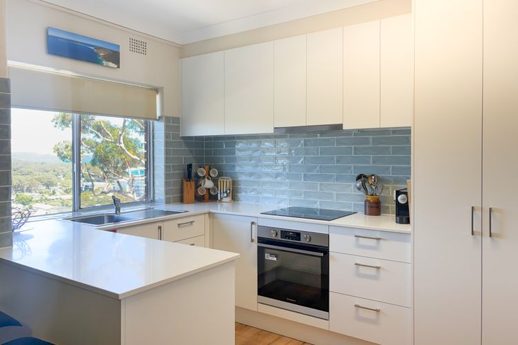 Adriana, 9/83 Ronald Avenue – fabulous views & aircon