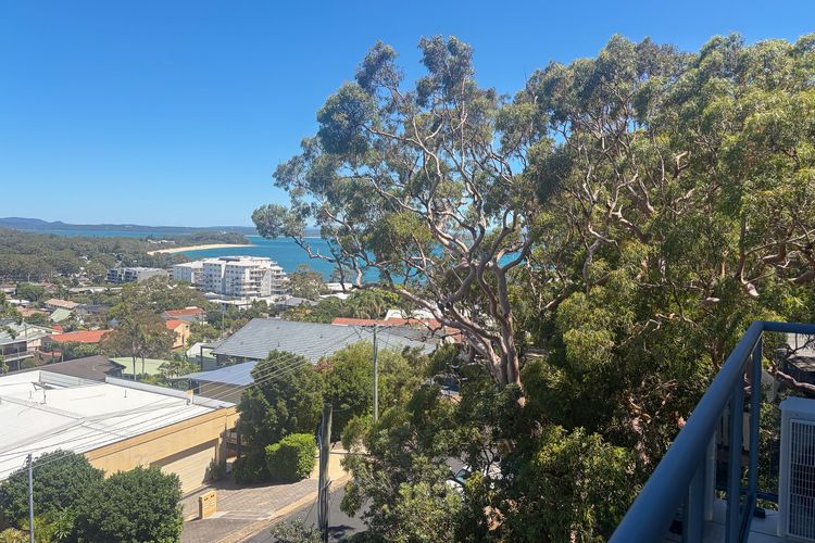 Adriana, 9/83 Ronald Avenue – fabulous views & aircon