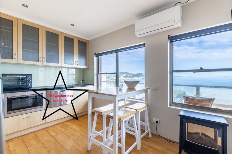 Blue Vista,9/13 Victoria Parade – Studio with stunning water views and air conditioning
