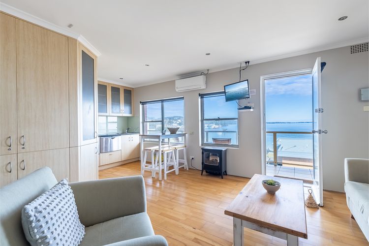 Blue Vista,9/13 Victoria Parade – Studio with stunning water views and air conditioning