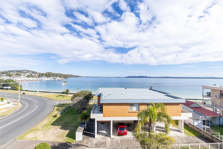 Blue Vista,9/13 Victoria Parade – Studio with stunning water views and air conditioning
