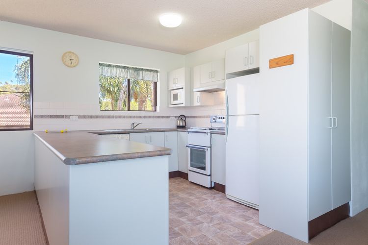 Commodore, 9/6 Intrepid Close – SO CLOSE TO THE WATERS EDGE