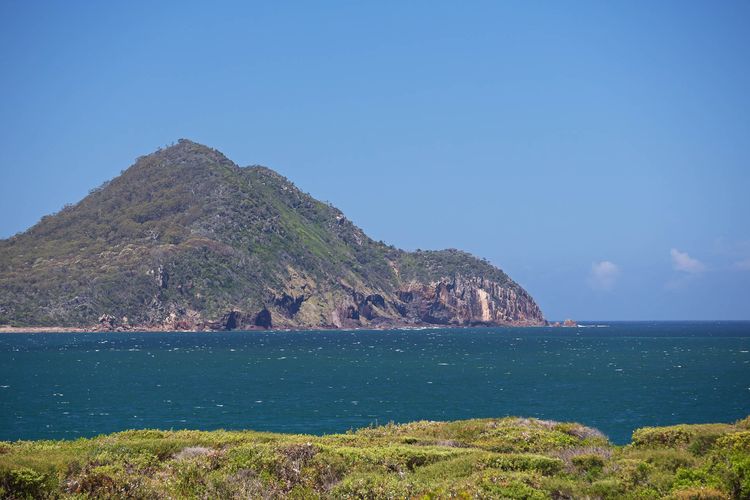 Commodore, 9/6 Intrepid Close – SO CLOSE TO THE WATERS EDGE