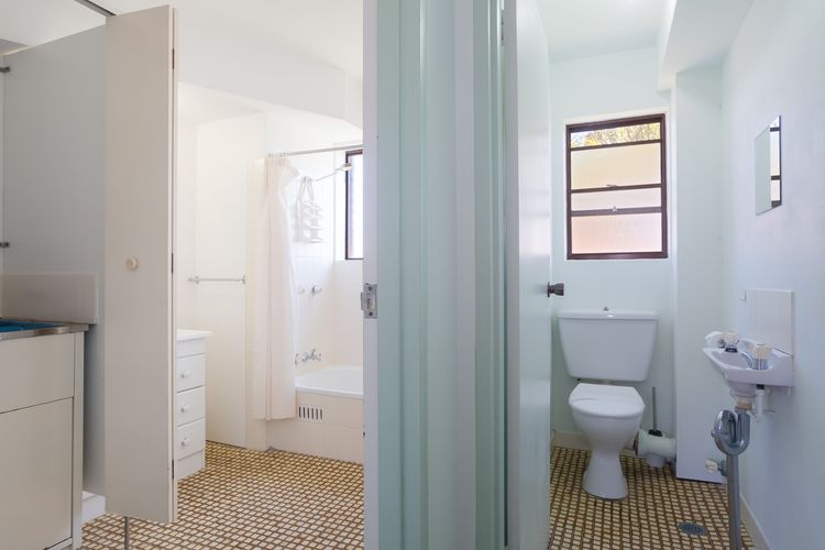 Commodore, 9/6 Intrepid Close – SO CLOSE TO THE WATERS EDGE