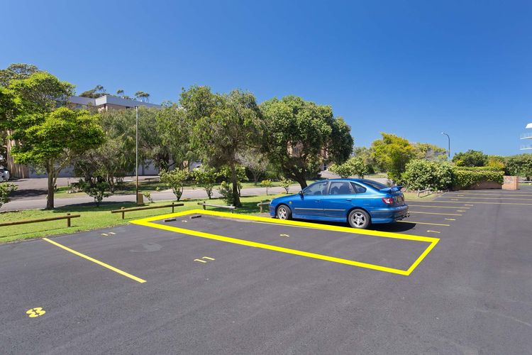 Commodore, 9/6 Intrepid Close – SO CLOSE TO THE WATERS EDGE