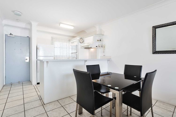 Nelson Towers, 9/71a Victoria Parade – unit in the heart of Nelson Bay with water views, air conditioning and Wi-Fi