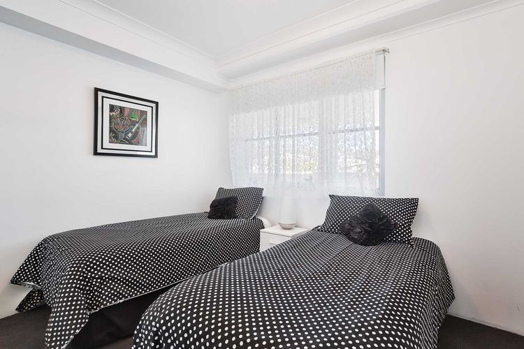 Nelson Towers, 9/71a Victoria Parade – unit in the heart of Nelson Bay with water views, air conditioning and Wi-Fi