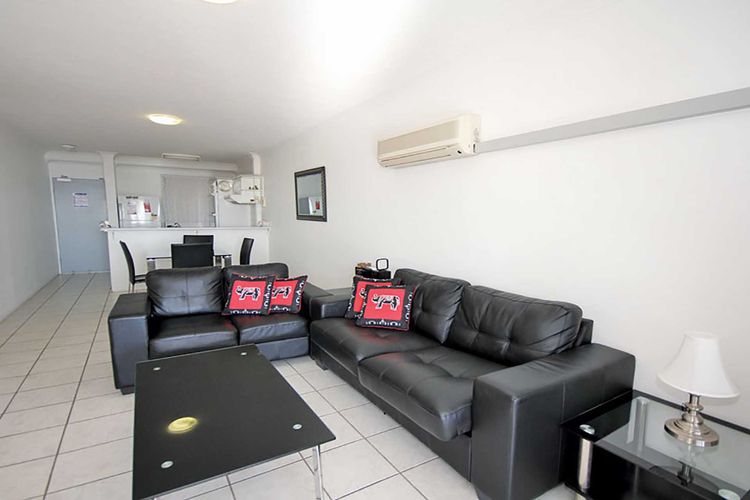 Nelson Towers, 9/71a Victoria Parade – unit in the heart of Nelson Bay with water views, air conditioning and Wi-Fi