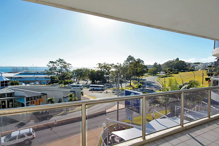 Nelson Towers, 9/71a Victoria Parade – unit in the heart of Nelson Bay with water views, air conditioning and Wi-Fi