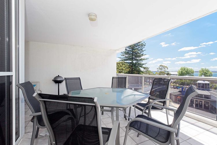 Nelson Towers, 9/71a Victoria Parade – unit in the heart of Nelson Bay with water views, air conditioning and Wi-Fi