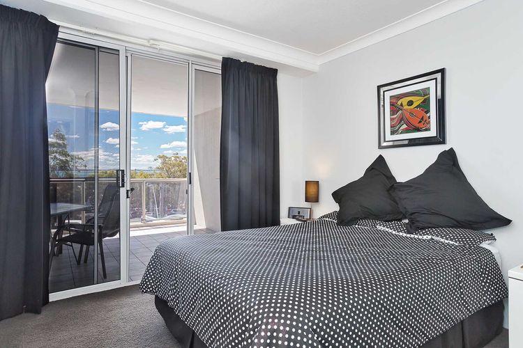 Nelson Towers, 9/71a Victoria Parade – unit in the heart of Nelson Bay with water views, air conditioning and Wi-Fi